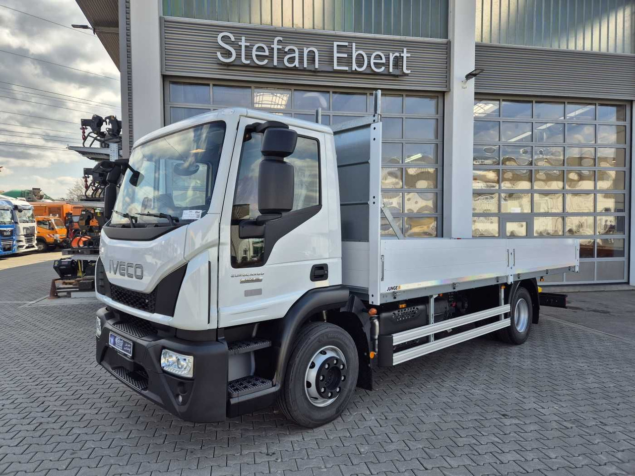 Iveco Eurocargo ML140E25/P 4x2 ACC 4x vorhanden - Грузовик бортовой/ Платформа: фото 1 Iveco Eurocargo ML140E25/P 4x2 ACC 4x vorhanden - Грузовик бортовой/ Платформа: фото 1