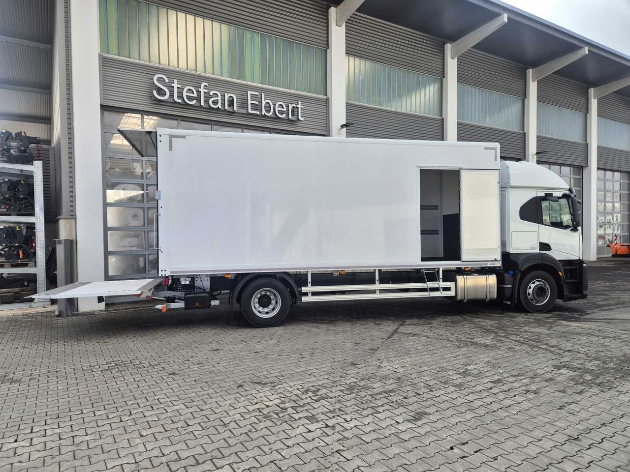 Iveco S Way AT190S40/P LBW Tür AHK Navi Bett - Грузовик с закрытым кузовом: фото 5 Iveco S Way AT190S40/P LBW Tür AHK Navi Bett - Грузовик с закрытым кузовом: фото 5