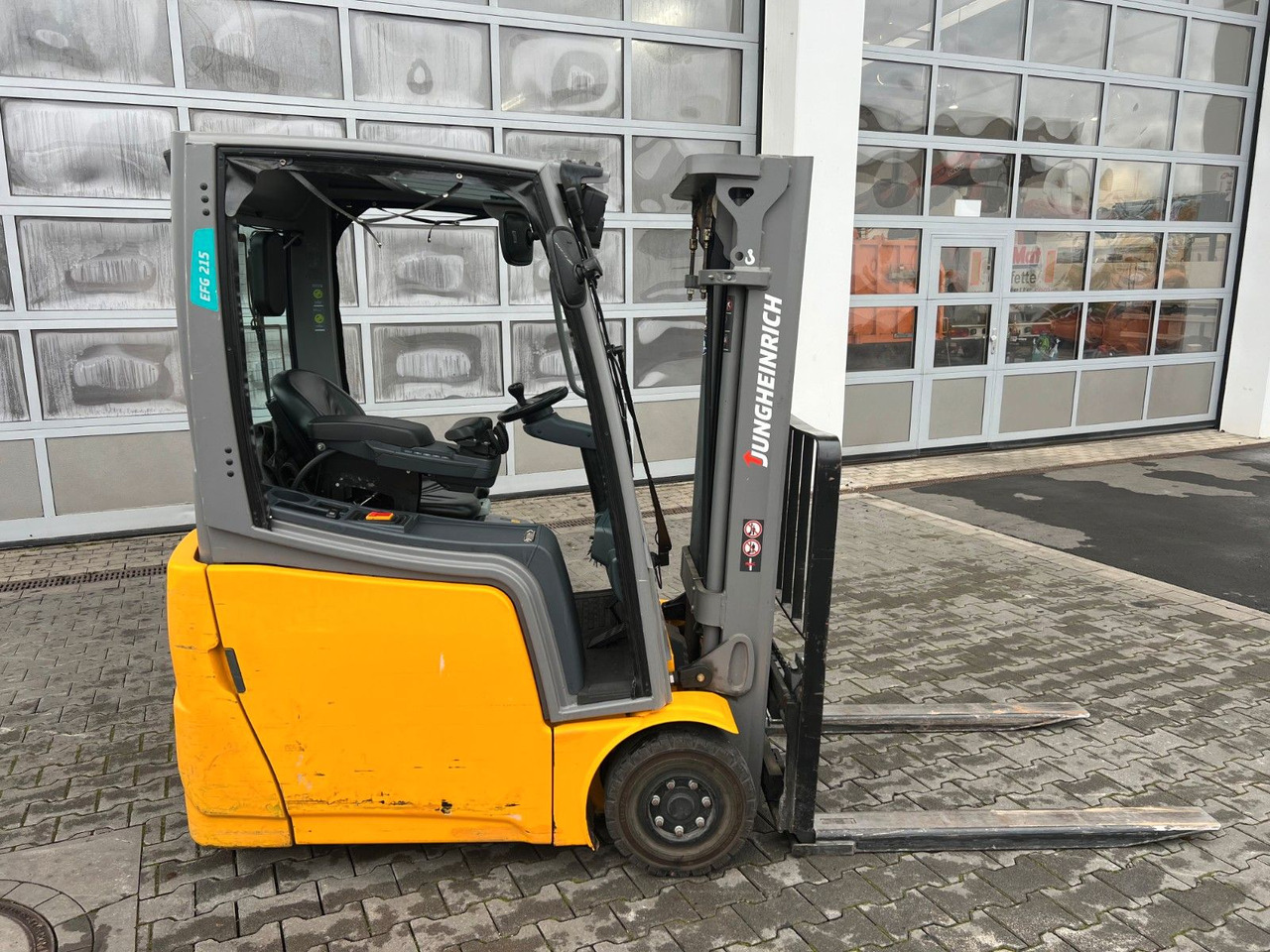 Jungheinrich EFG 215 / Triplex 4.25m / 1.851h / Batterie 2023 - Электропогрузчик: фото 2 Jungheinrich EFG 215 / Triplex 4.25m / 1.851h / Batterie 2023 - Электропогрузчик: фото 2