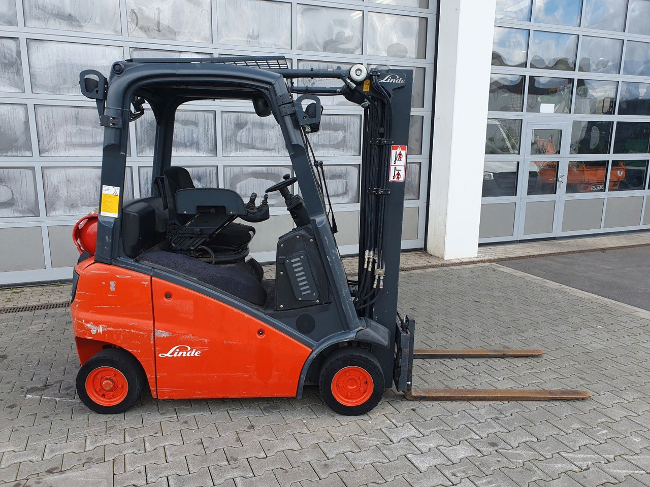 Linde H16 T-01 / 4,6m / nur: 3.260h / Gas / SS - Вилочный погрузчик: фото 2 Linde H16 T-01 / 4,6m / nur: 3.260h / Gas / SS - Вилочный погрузчик: фото 2