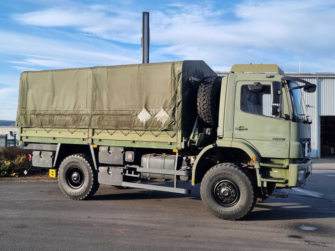 Mercedes-Benz Axor 1829 A 4x4 Pritsche/Plane 10 Stück - Тентованный грузовик: фото 4 Mercedes-Benz Axor 1829 A 4x4 Pritsche/Plane 10 Stück - Тентованный грузовик: фото 4