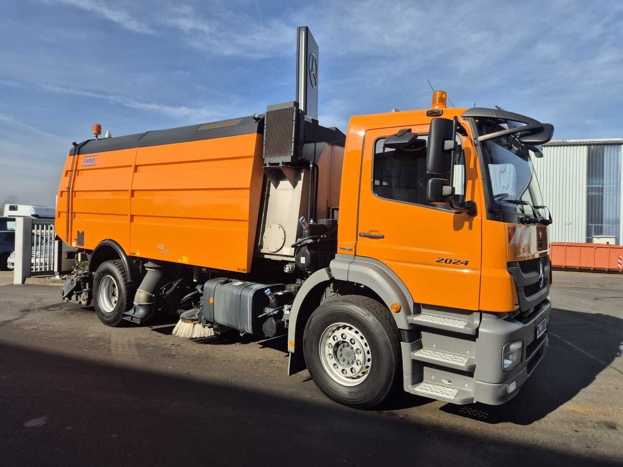 Mercedes-Benz Axor 2024 L Schmidt Airportsweeper AS 990 - Подметально-уборочная машина: фото 2 Mercedes-Benz Axor 2024 L Schmidt Airportsweeper AS 990 - Подметально-уборочная машина: фото 2