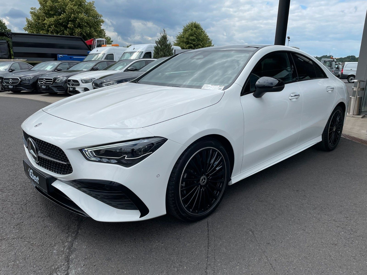 Mercedes-Benz CLA 200 AMG Pano+R-Kamera+19" - Легковой автомобиль: фото 2 Mercedes-Benz CLA 200 AMG Pano+R-Kamera+19" - Легковой автомобиль: фото 2