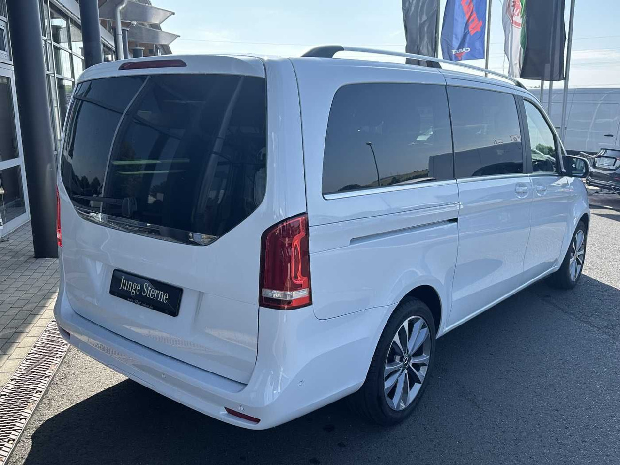 Mercedes-Benz V 300 d AVA ED 6Sitze Burmester 360Kamera el Tür - Пассажирский фургон: фото 4 Mercedes-Benz V 300 d AVA ED 6Sitze Burmester 360Kamera el Tür - Пассажирский фургон: фото 4