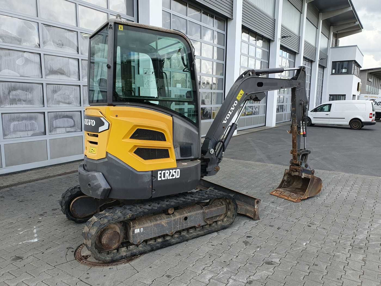 Volvo ECR25D / nur 2.974h! / 1x Tieflöffel / 2016 - Мини-экскаватор: фото 4 Volvo ECR25D / nur 2.974h! / 1x Tieflöffel / 2016 - Мини-экскаватор: фото 4