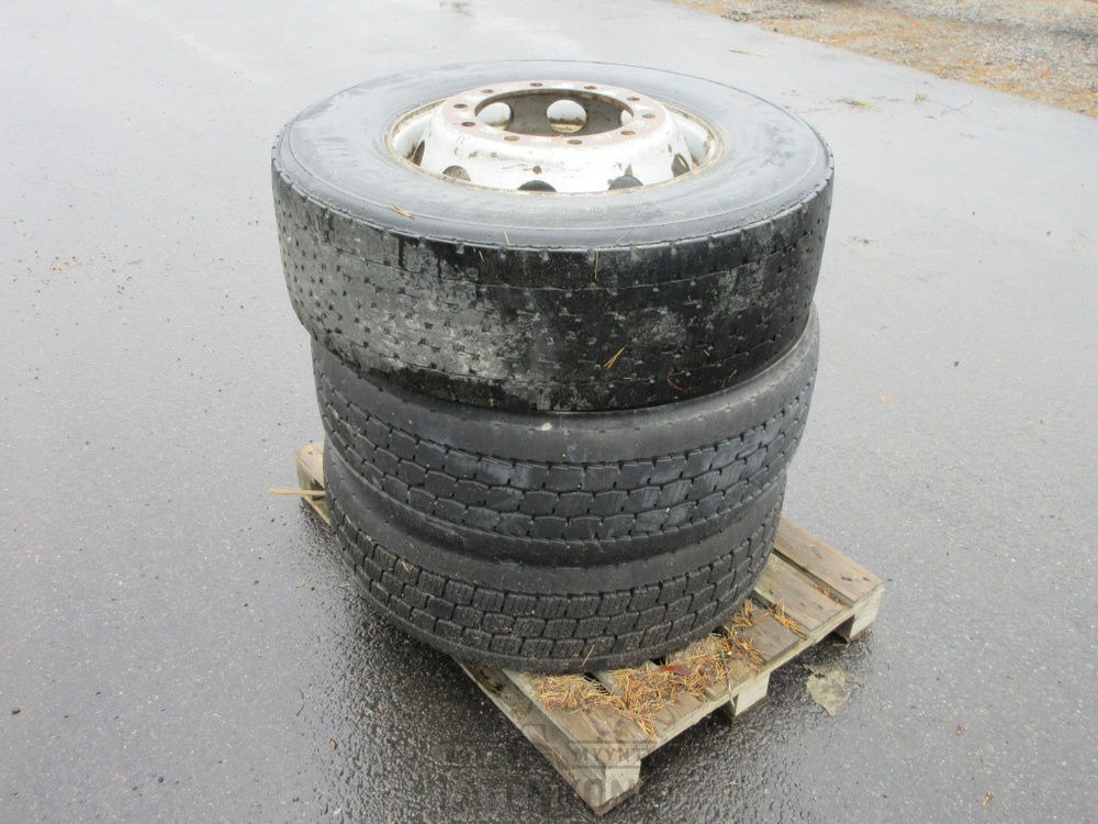 Renkaat vanteilla 315/70 R22,5 3kpl - Колесо для Строительной техники: фото 1 Renkaat vanteilla 315/70 R22,5 3kpl - Колесо для Строительной техники: фото 1