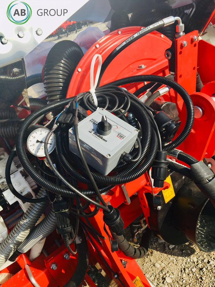 Ozdoken VPKT-DG8 eight-row pneumatic precision seeder with depth fertilization - Сеялка точного высева: фото 2 Ozdoken VPKT-DG8 eight-row pneumatic precision seeder with depth fertilization - Сеялка точного высева: фото 2