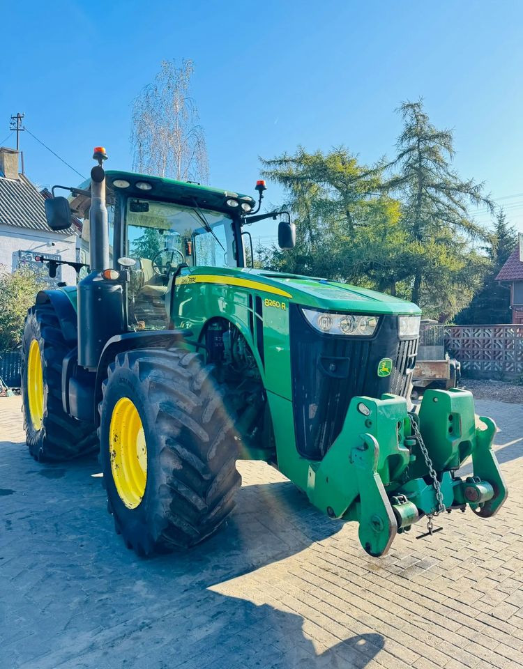 John Deere 8260R - Трактор: фото 3 John Deere 8260R - Трактор: фото 3
