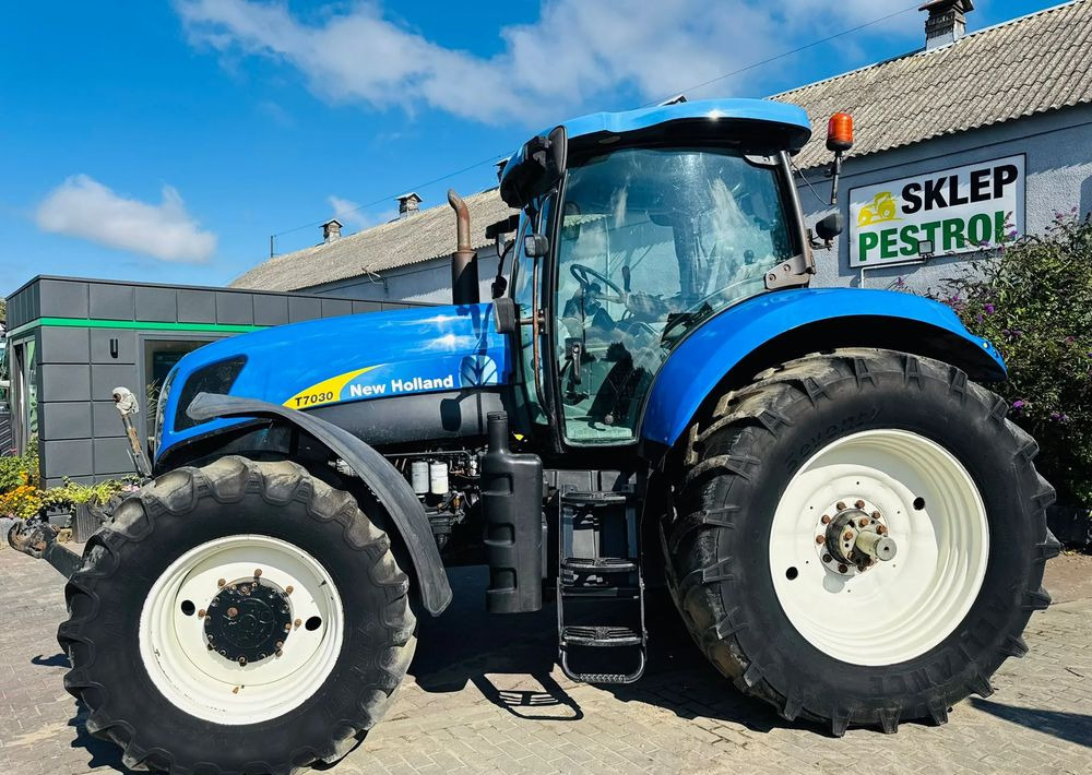 Трактор New Holland T7030: фото 10