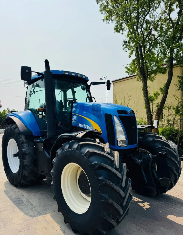New Holland T8040 - Трактор: фото 1 New Holland T8040 - Трактор: фото 1