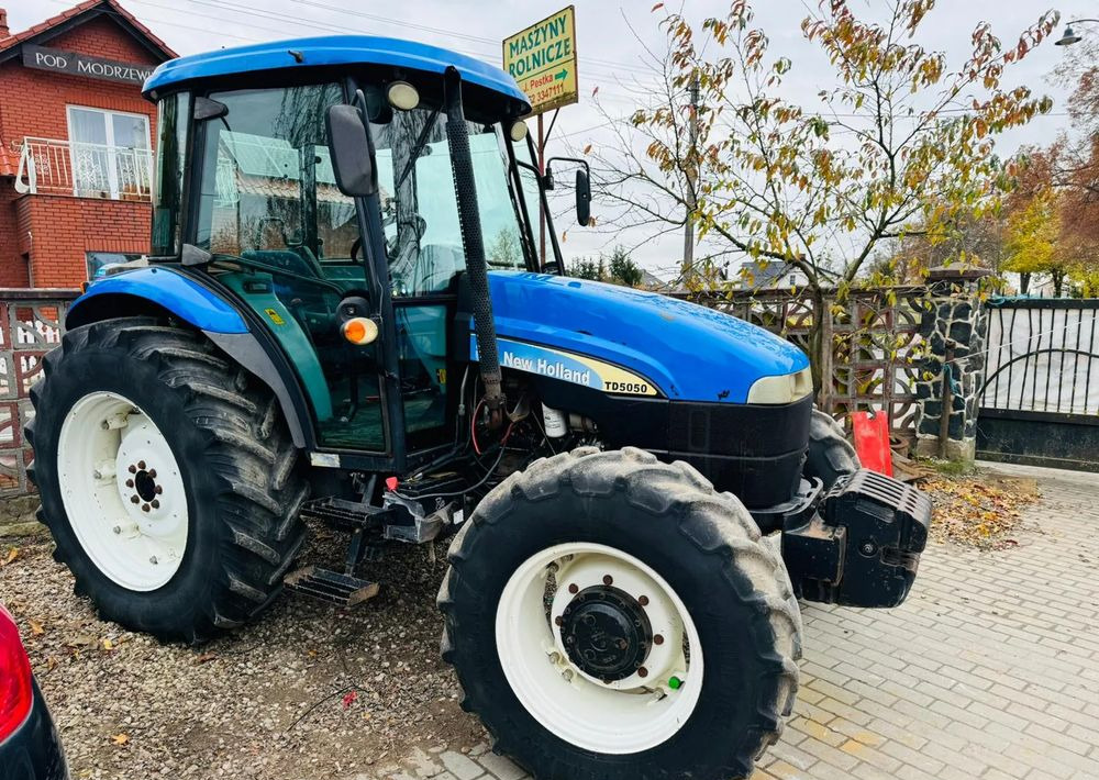 New Holland TD5050 - Трактор: фото 3 New Holland TD5050 - Трактор: фото 3