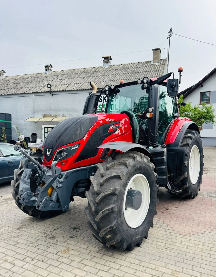 Valtra T154 - Трактор: фото 1 Valtra T154 - Трактор: фото 1