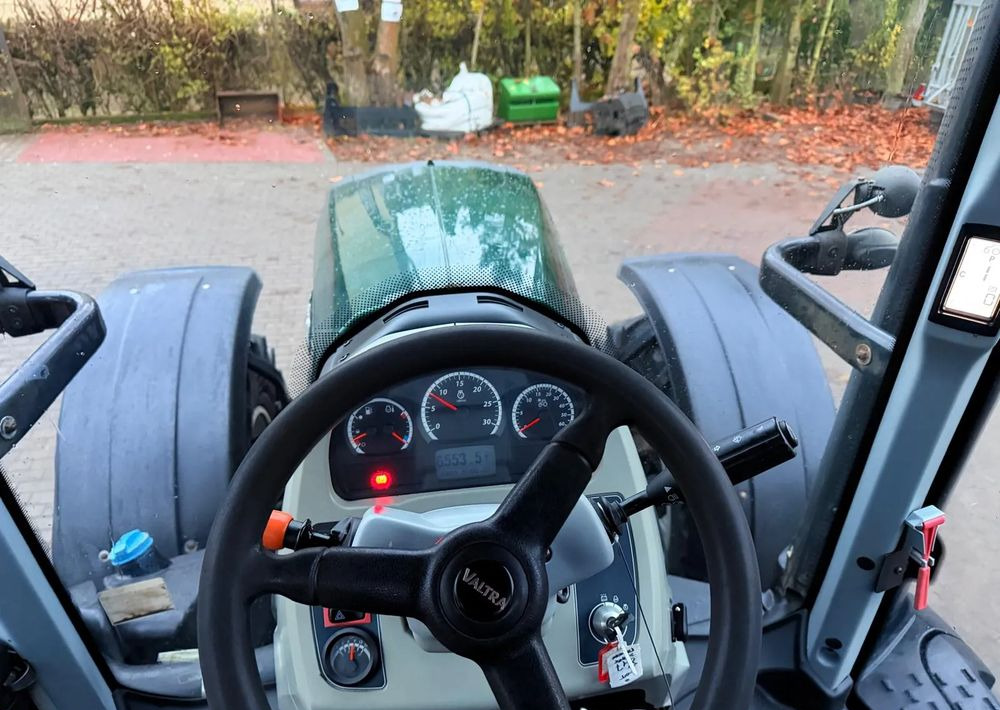 Valtra T174 Versu - Трактор: фото 2 Valtra T174 Versu - Трактор: фото 2