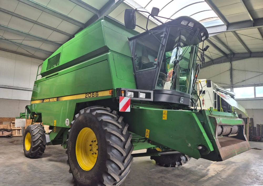 John Deere 2066 - Зерноуборочный комбайн: фото 1 John Deere 2066 - Зерноуборочный комбайн: фото 1