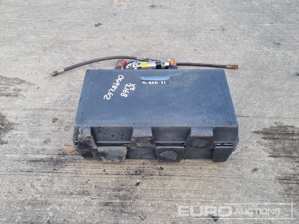 110Volt Torque Multiplier, Pneumatic Scabbler (2 of), Pneumatic Grinder, Makita Battery Hammer Drill, 110 Volt LED Tri Pod Light, - Строительное оборудование: фото 4 110Volt Torque Multiplier, Pneumatic Scabbler (2 of), Pneumatic Grinder, Makita Battery Hammer Drill, 110 Volt LED Tri Pod Light, - Строительное оборудование: фото 4
