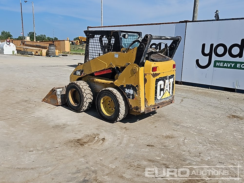 2012 CAT 242B3 - Мини-погрузчик с бортовым поворотом: фото 3 2012 CAT 242B3 - Мини-погрузчик с бортовым поворотом: фото 3