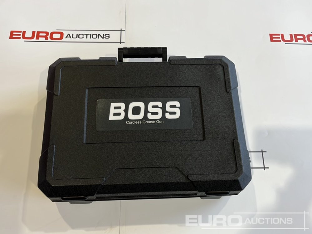Строительное оборудование Boss 21 Volt Lithium Battery Cordless Grease Gun, 2 Batteries, Charger, Case, Shoulder Strap, Extension Pieces and Fittings: фото 14