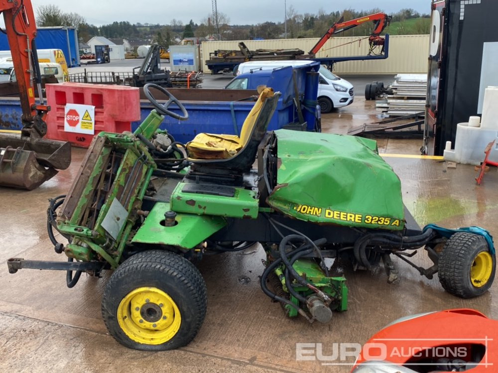 John Deere 3235A - Газонокосилка: фото 2 John Deere 3235A - Газонокосилка: фото 2
