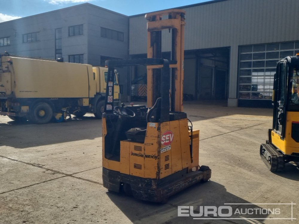 Jungheinrich Electric Side Loader Forklift, 3 Stage Free Lift Mast, Forks, Charger (Flat Battery) - Вилочный погрузчик: фото 1 Jungheinrich Electric Side Loader Forklift, 3 Stage Free Lift Mast, Forks, Charger (Flat Battery) - Вилочный погрузчик: фото 1