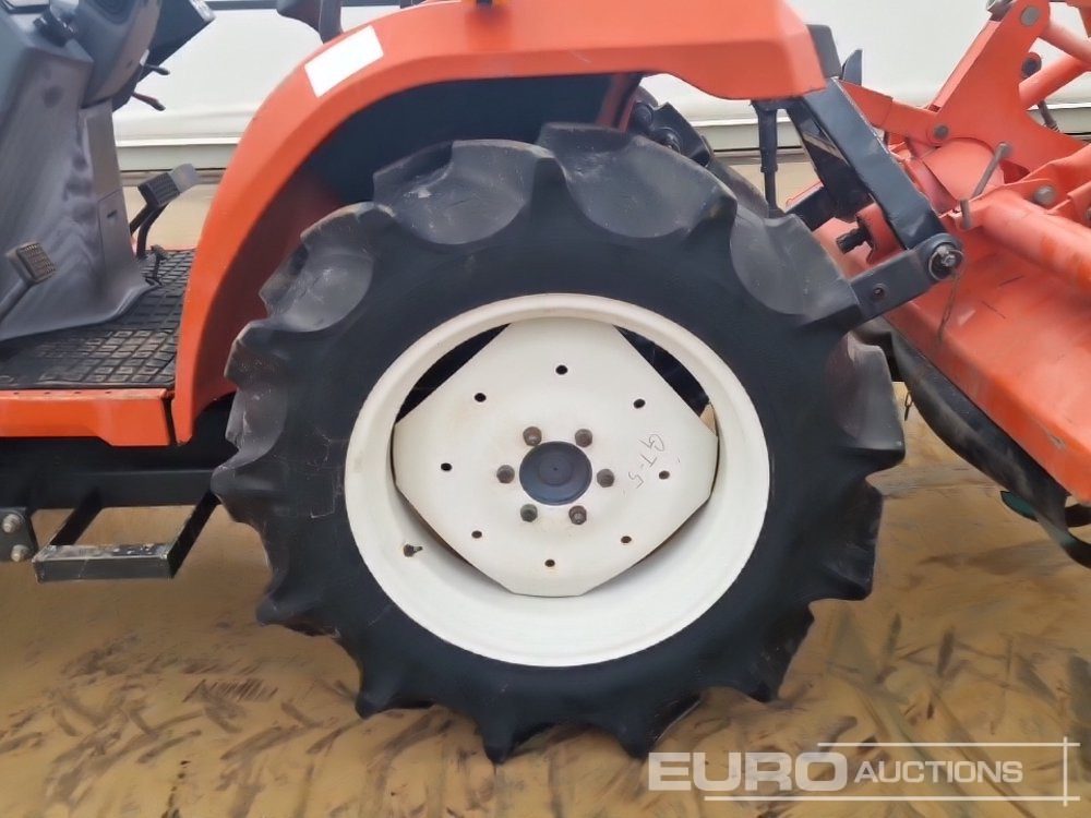 Минитрактор Kubota GT5: фото 10 Минитрактор Kubota GT5: фото 10