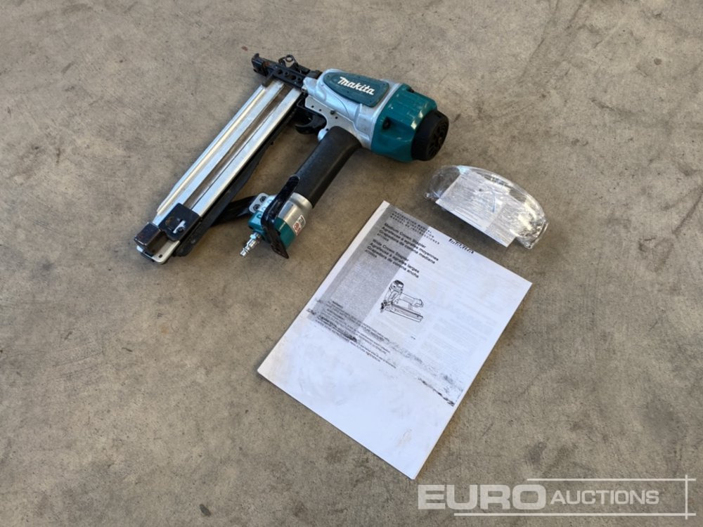 Makita AT1150A Pneumatic Nailer (Body Only) - Строительное оборудование: фото 1 Makita AT1150A Pneumatic Nailer (Body Only) - Строительное оборудование: фото 1