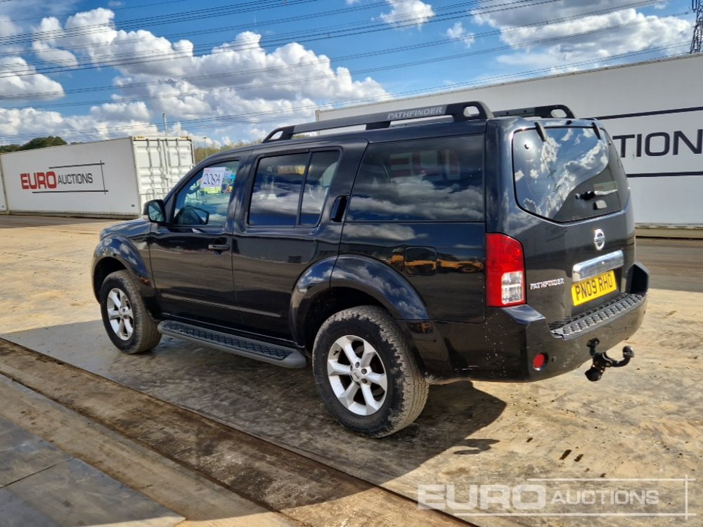 Nissan Pathfinder - Внедорожник: фото 3 Nissan Pathfinder - Внедорожник: фото 3