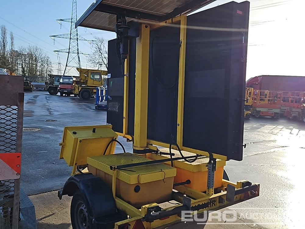 PWS Single Axle Highway LED Display Board - Прицеп для спецтехники: фото 2 PWS Single Axle Highway LED Display Board - Прицеп для спецтехники: фото 2