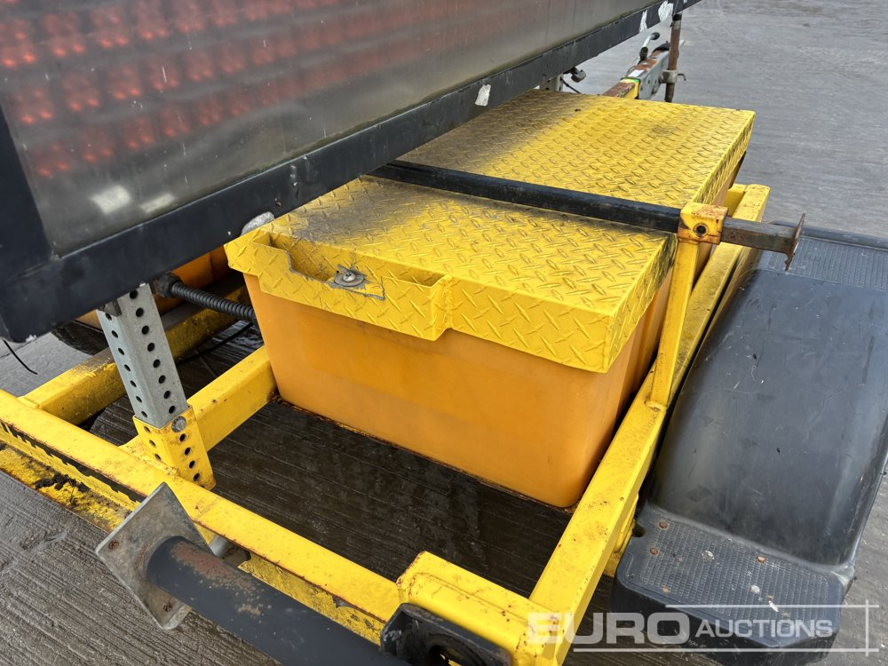 Прицеп для спецтехники PWS Single Axle Highway LED Display Board: фото 44