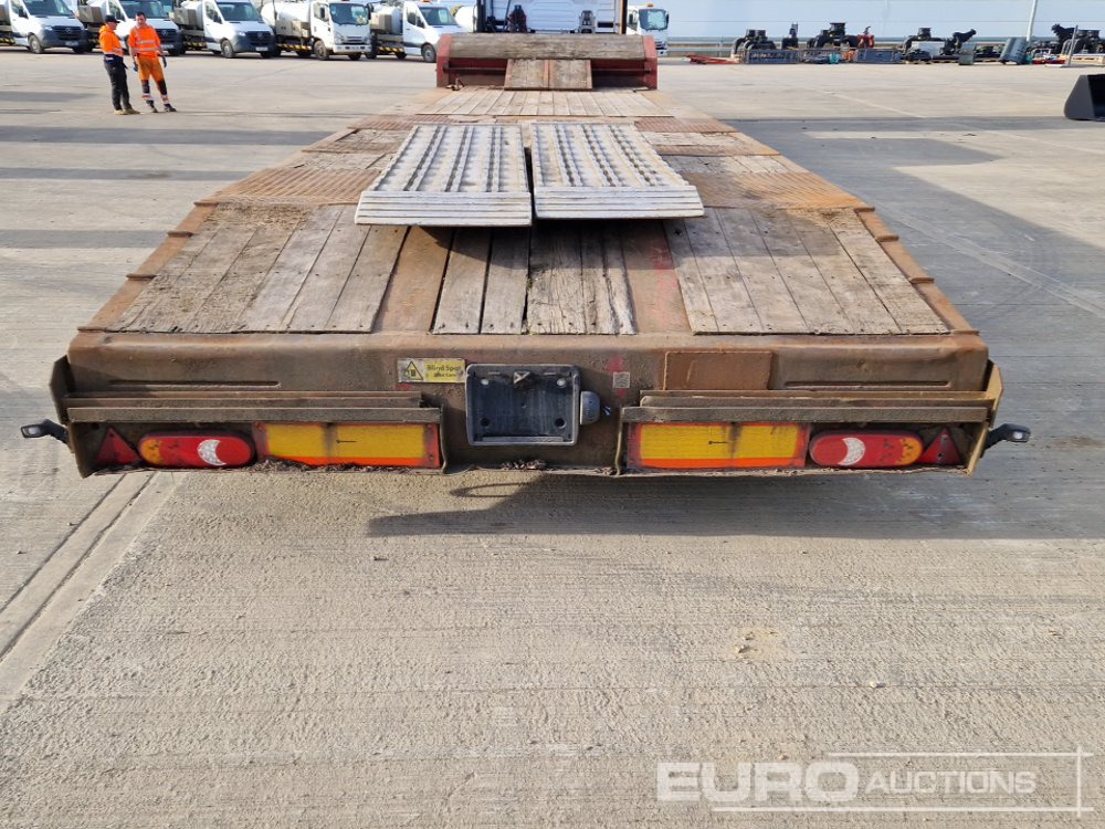 Wabco Tri Axle Step Frame Extendable Low Loader Trailer, Rear Steer Axle - Низкорамный полуприцеп: фото 4 Wabco Tri Axle Step Frame Extendable Low Loader Trailer, Rear Steer Axle - Низкорамный полуприцеп: фото 4