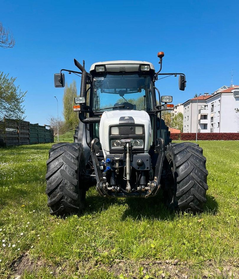 Trattore usato Lamborghini Spire 90.4 - 2015 - Трактор: фото 3 Trattore usato Lamborghini Spire 90.4 - 2015 - Трактор: фото 3