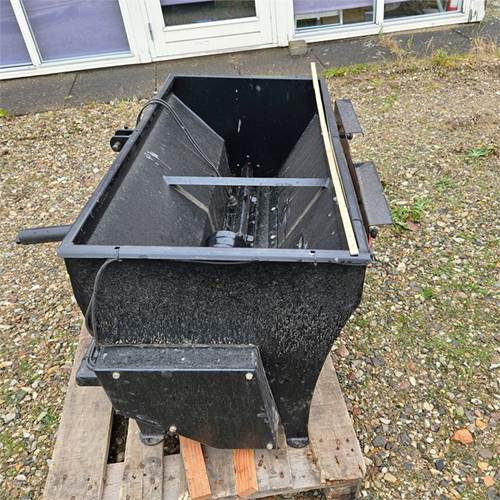 ABC Unknown - Разбрасыватель песка/ Соли: фото 1 ABC Unknown - Разбрасыватель песка/ Соли: фото 1