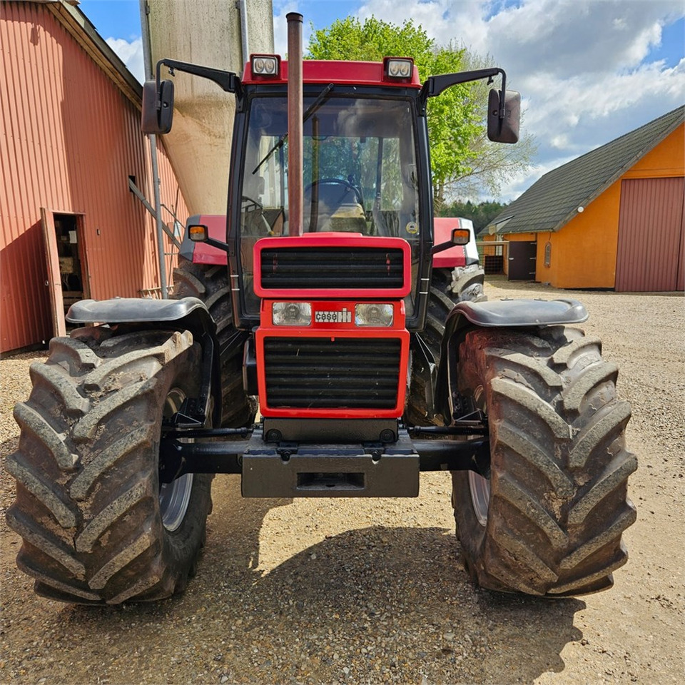 CASE IH 1056 XL - Трактор: фото 2 CASE IH 1056 XL - Трактор: фото 2