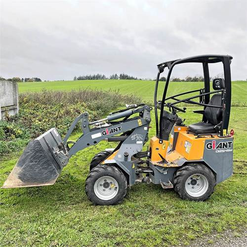 Giant D254SW - Мини-погрузчик с бортовым поворотом: фото 2 Giant D254SW - Мини-погрузчик с бортовым поворотом: фото 2