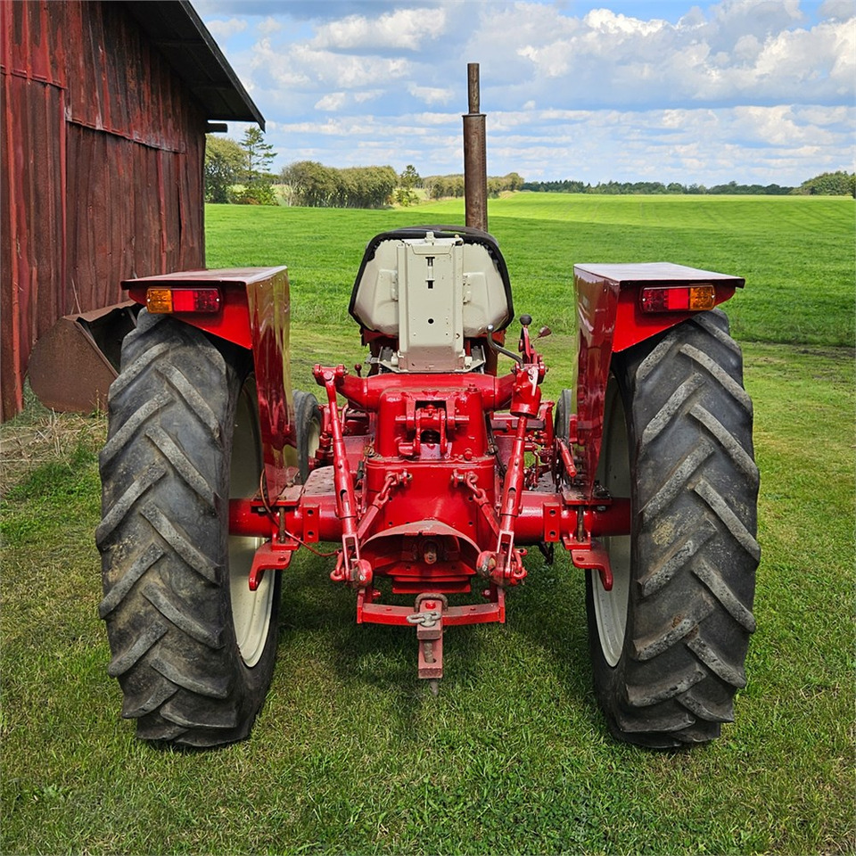 IH 444 - Трактор: фото 5 IH 444 - Трактор: фото 5