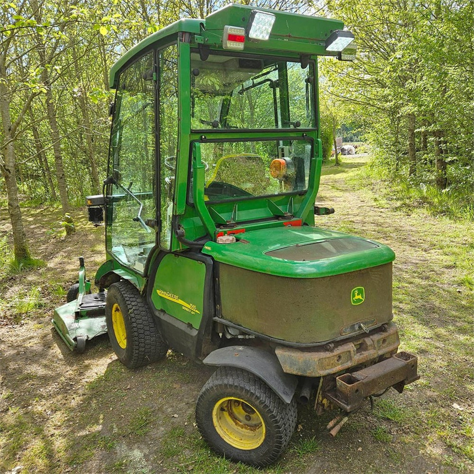 John Deere 1565 Series II 4WD - Газонокосилка: фото 3 John Deere 1565 Series II 4WD - Газонокосилка: фото 3