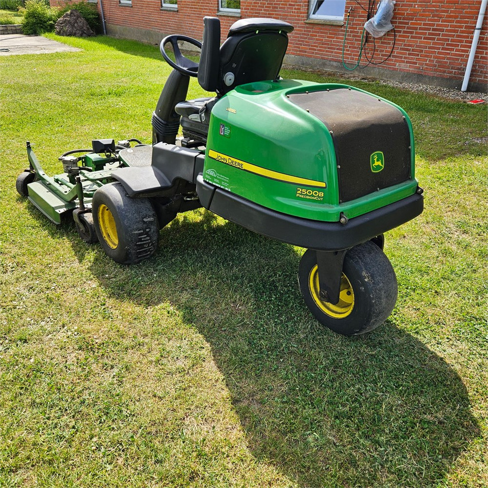 John Deere 2500B PrecisionCut - Газонокосилка: фото 4 John Deere 2500B PrecisionCut - Газонокосилка: фото 4