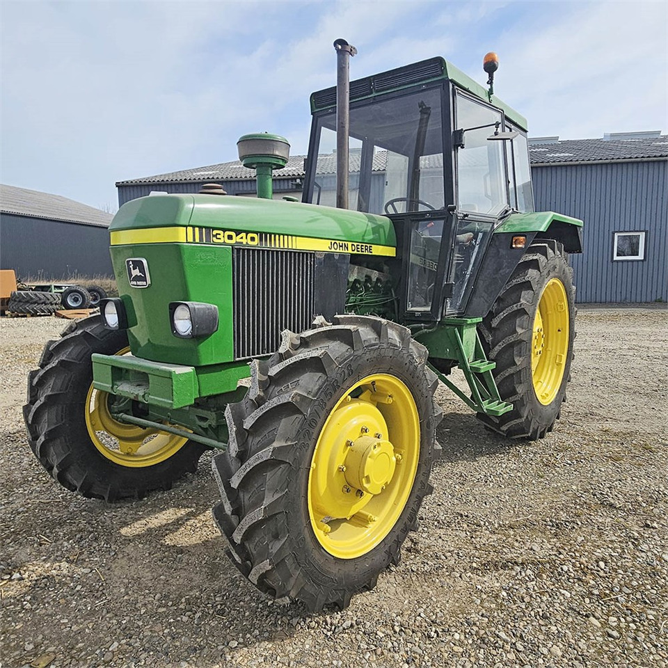 John Deere 3040 - Трактор: фото 3 John Deere 3040 - Трактор: фото 3