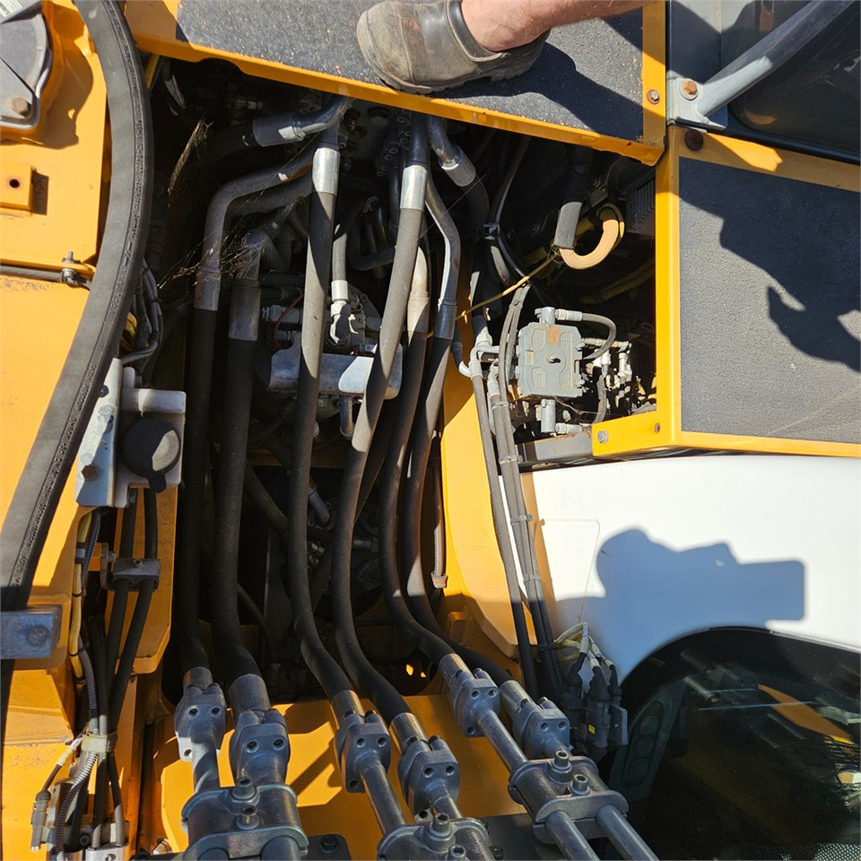 Гусеничный экскаватор Liebherr R922 LC: фото 26