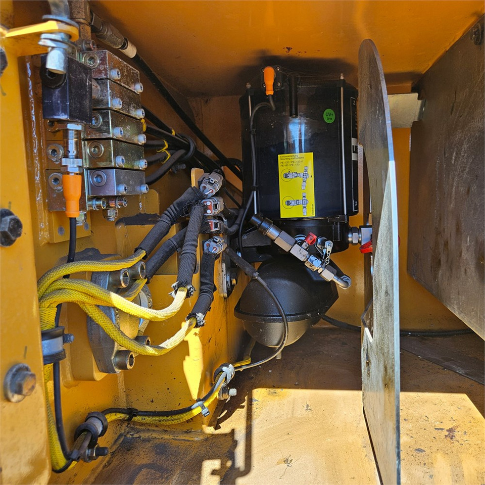 Гусеничный экскаватор Liebherr R922 LC: фото 32