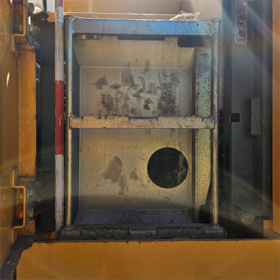 Гусеничный экскаватор Liebherr R922 LC: фото 39