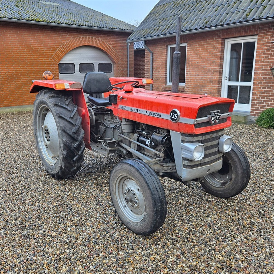 Massey Ferguson 135 - Трактор: фото 3 Massey Ferguson 135 - Трактор: фото 3