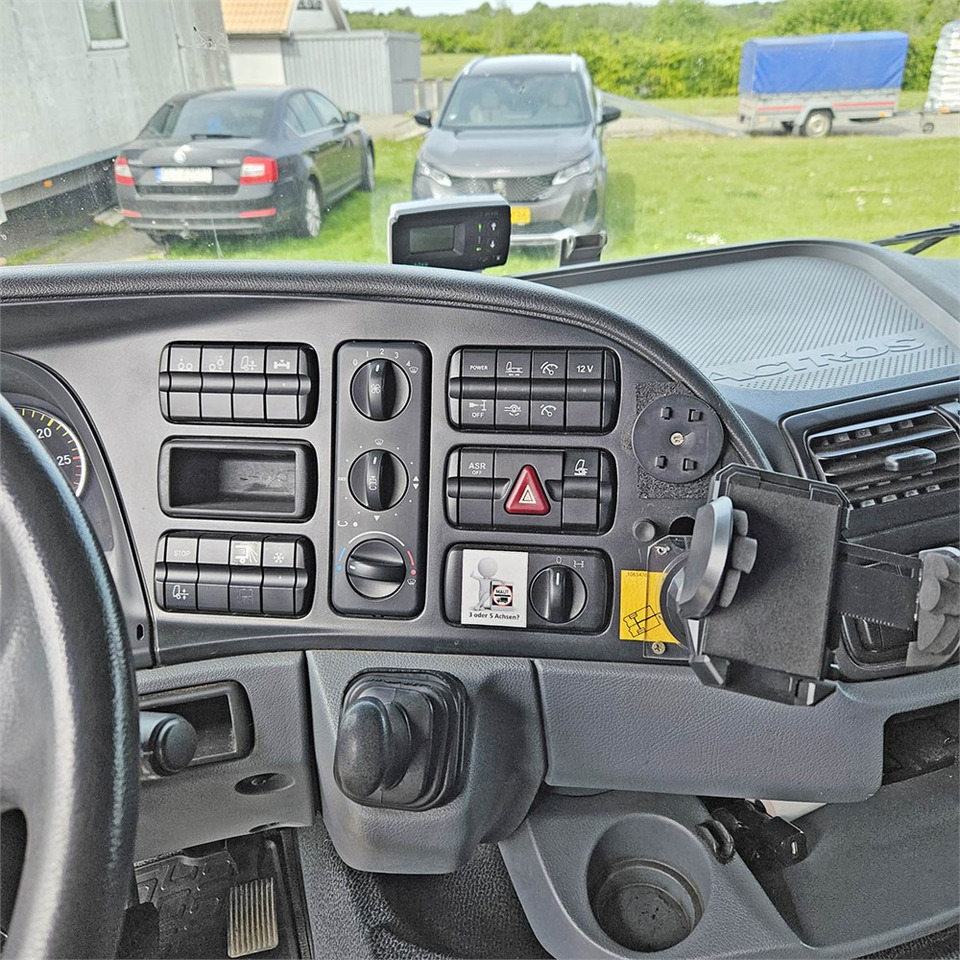 Грузовик с закрытым кузовом Mercedes Actros 2541: фото 24