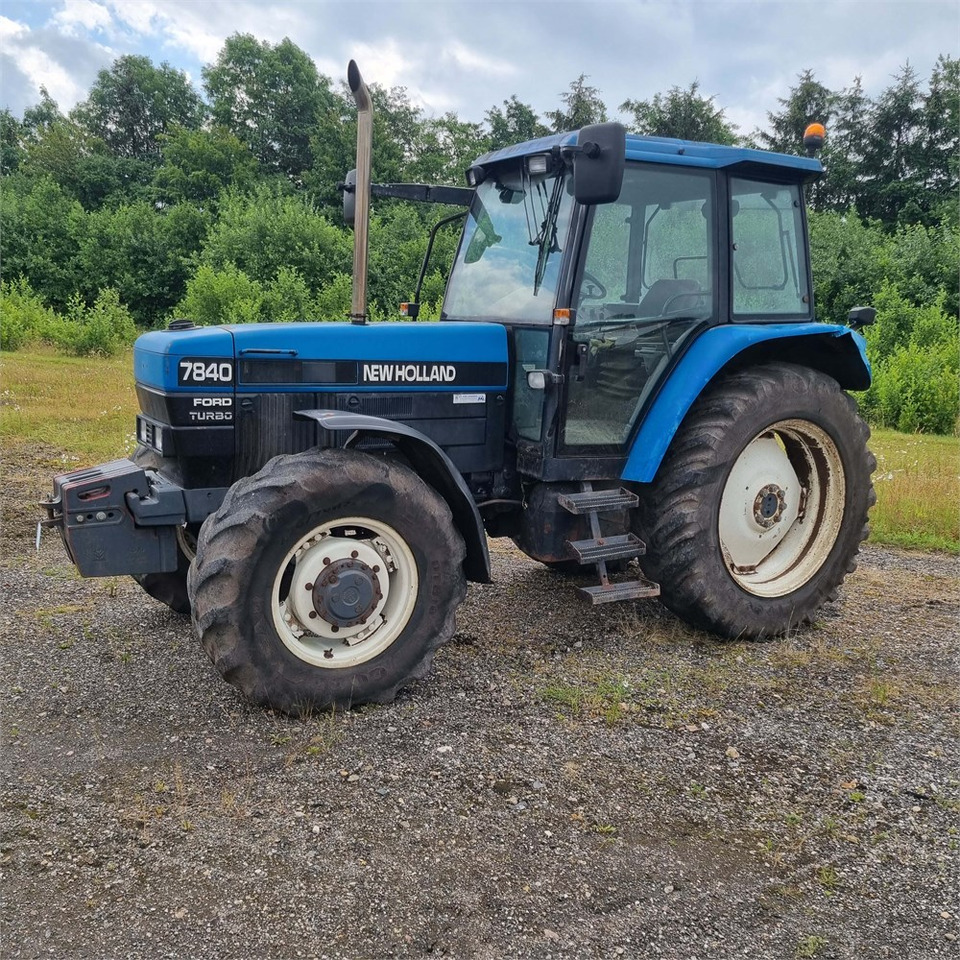 New Holland 7840 - Трактор: фото 2 New Holland 7840 - Трактор: фото 2