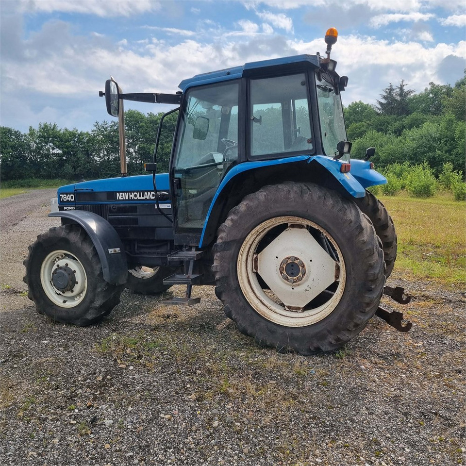 New Holland 7840 - Трактор: фото 4 New Holland 7840 - Трактор: фото 4