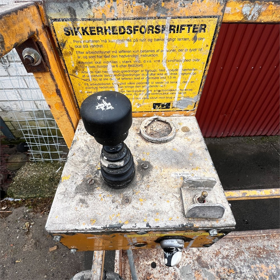 Ножничный подъемник UpRight Tiger F5024-01: фото 12 Ножничный подъемник UpRight Tiger F5024-01: фото 12