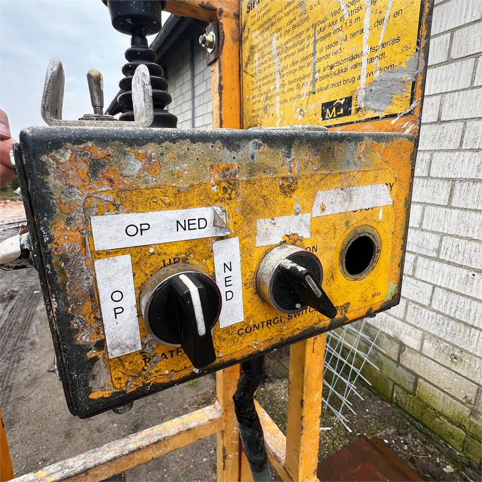 Ножничный подъемник UpRight Tiger F5024-01: фото 14 Ножничный подъемник UpRight Tiger F5024-01: фото 14