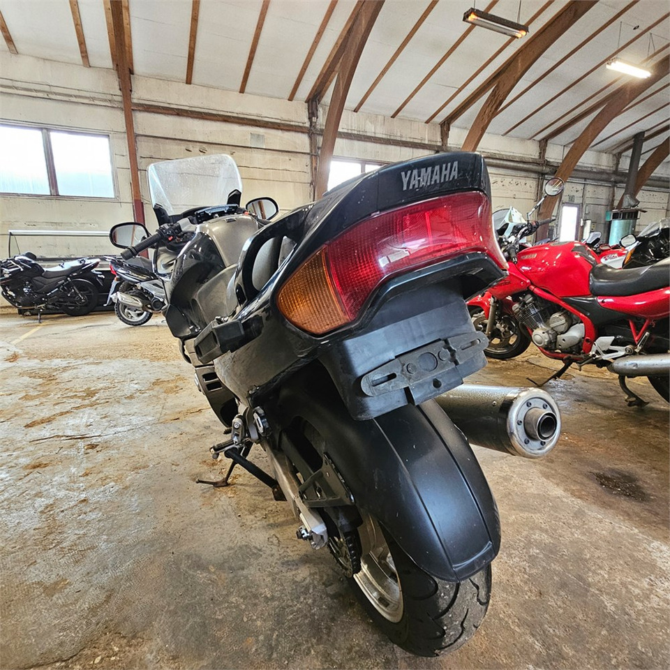 Yamaha GTS 1000 - Мотоцикл: фото 3 Yamaha GTS 1000 - Мотоцикл: фото 3