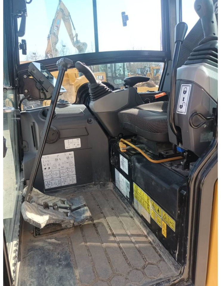 Гусеничный экскаватор CAT 302.7: фото 8