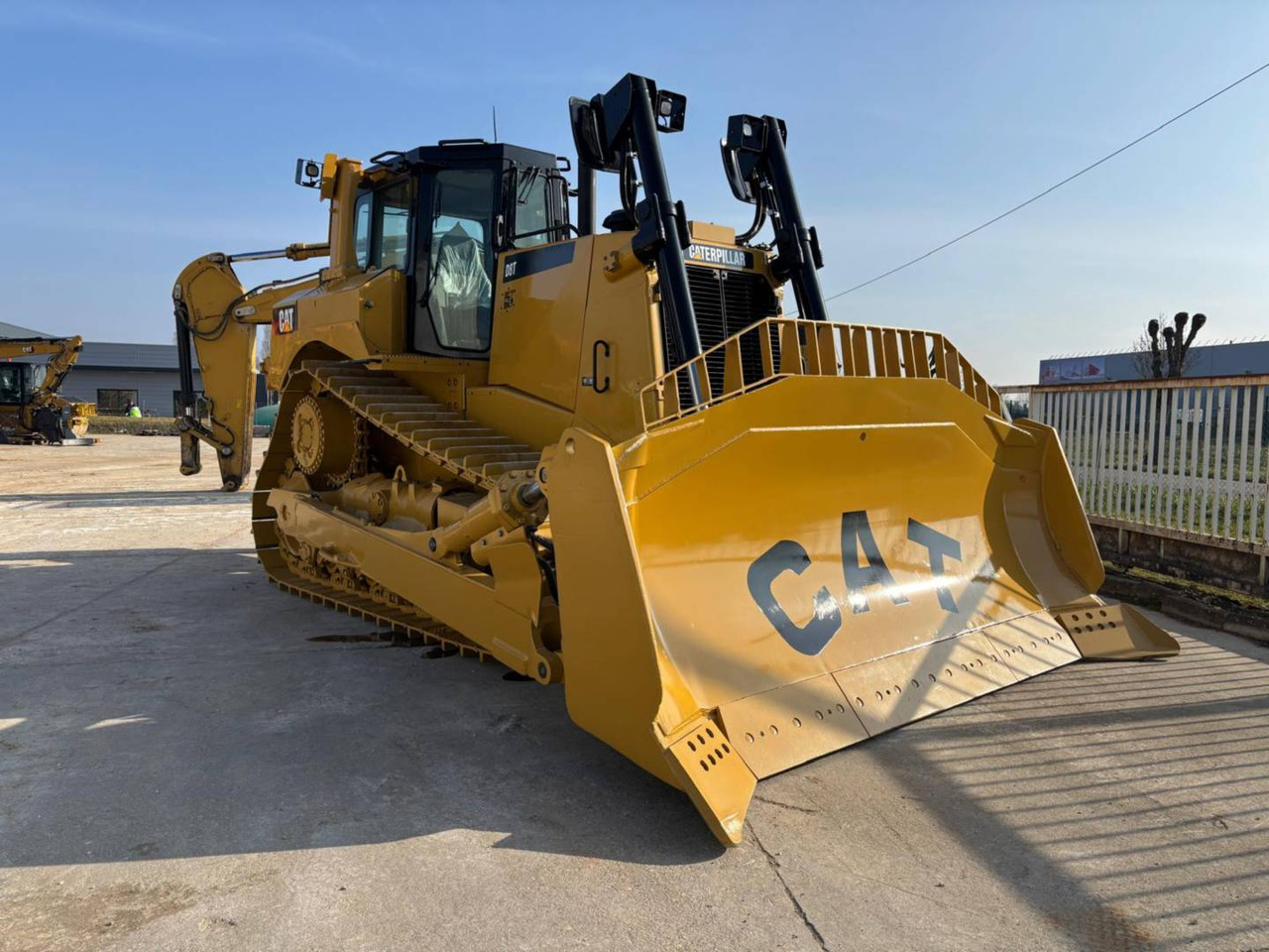 CAT D8T - Бульдозер: фото 1 CAT D8T - Бульдозер: фото 1