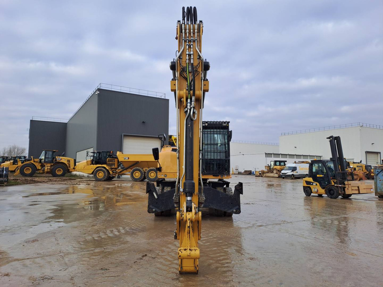 Колёсный экскаватор CAT MH3024: фото 6